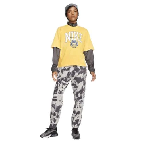 Women's Nike Sportswear Team-Inspired Graphic T-Shirt 6 Women's Nike Sportswear Team-Inspired Graphic T-Shirt - Image 4